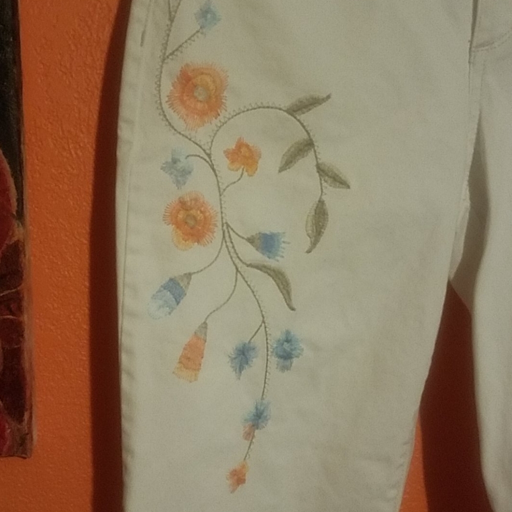bandolino white jeans embroidered - Picture 2 of 5